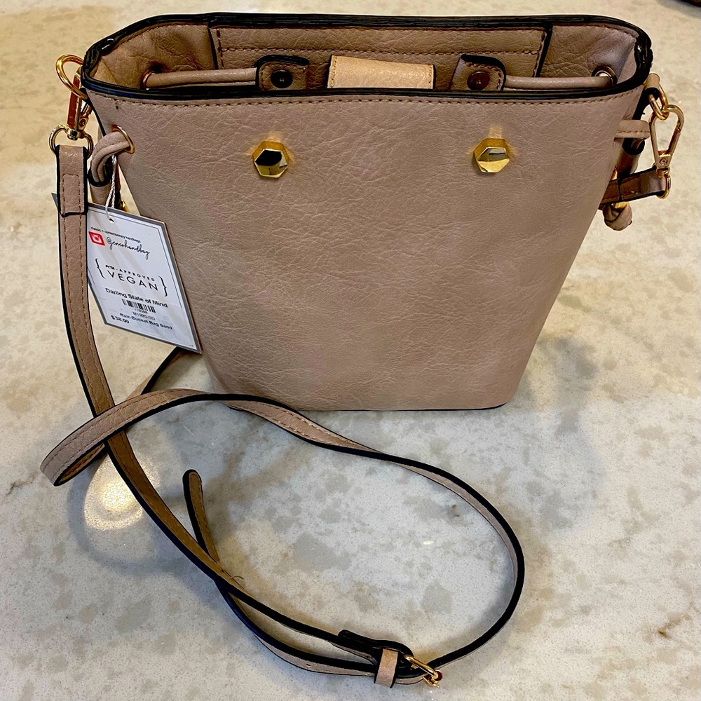 Crossbody bucket bag